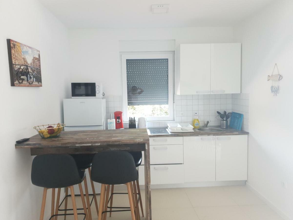 Black&White 2 Apartment Krk Island Ngoại thất bức ảnh